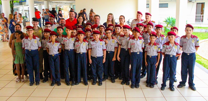 Escola de Arapongas homenageia o prefeito Sérgio Onofre