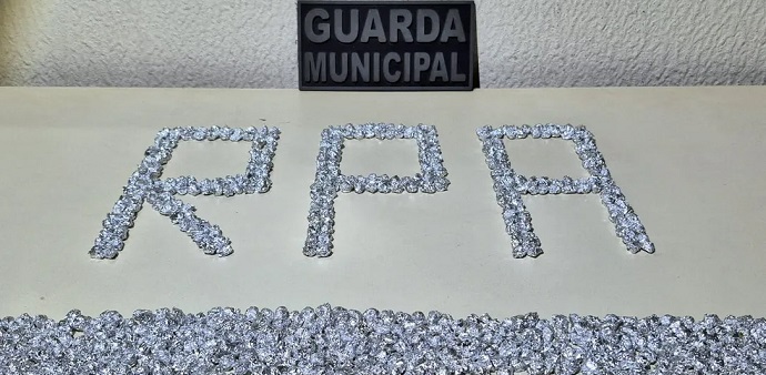 GM apreende 650 pedras de crack em área de mata em Arapongas