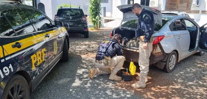 PRF prende morador de Arapongas que transportava maconha e cocaína