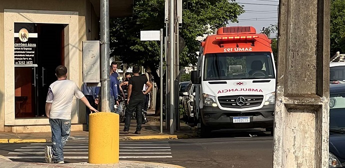 Casal fica ferido em acidente no centro de Arapongas